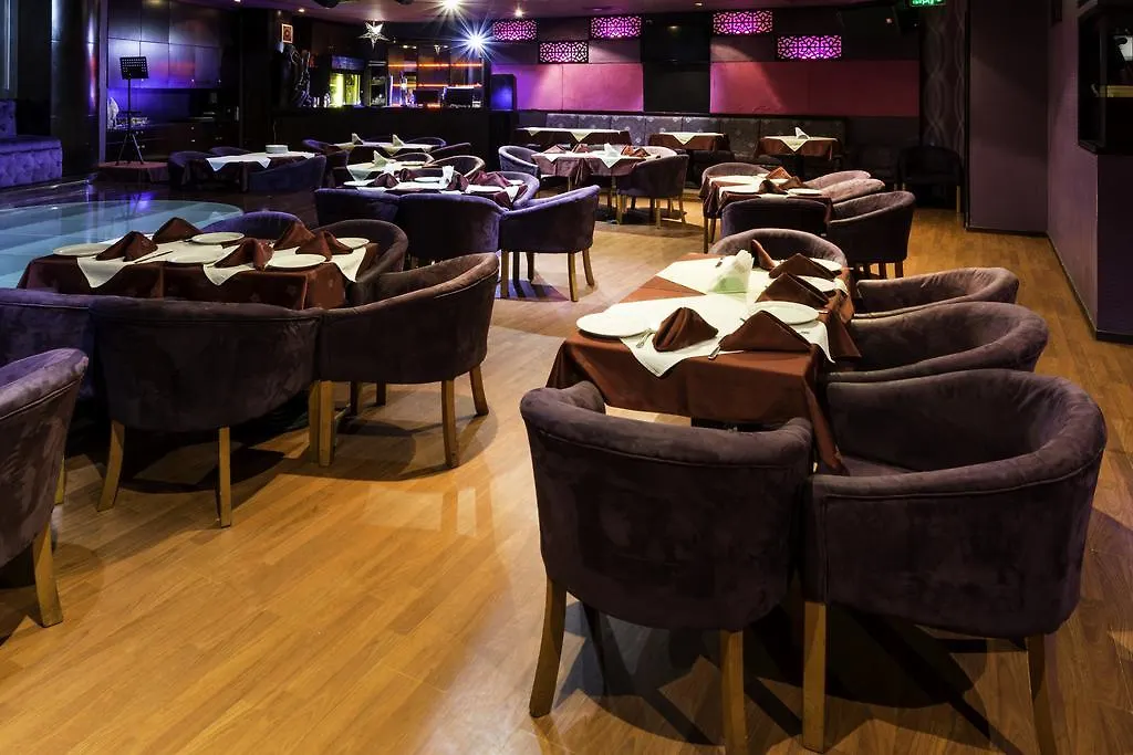 Howard Johnson Bur Dubai Hotel