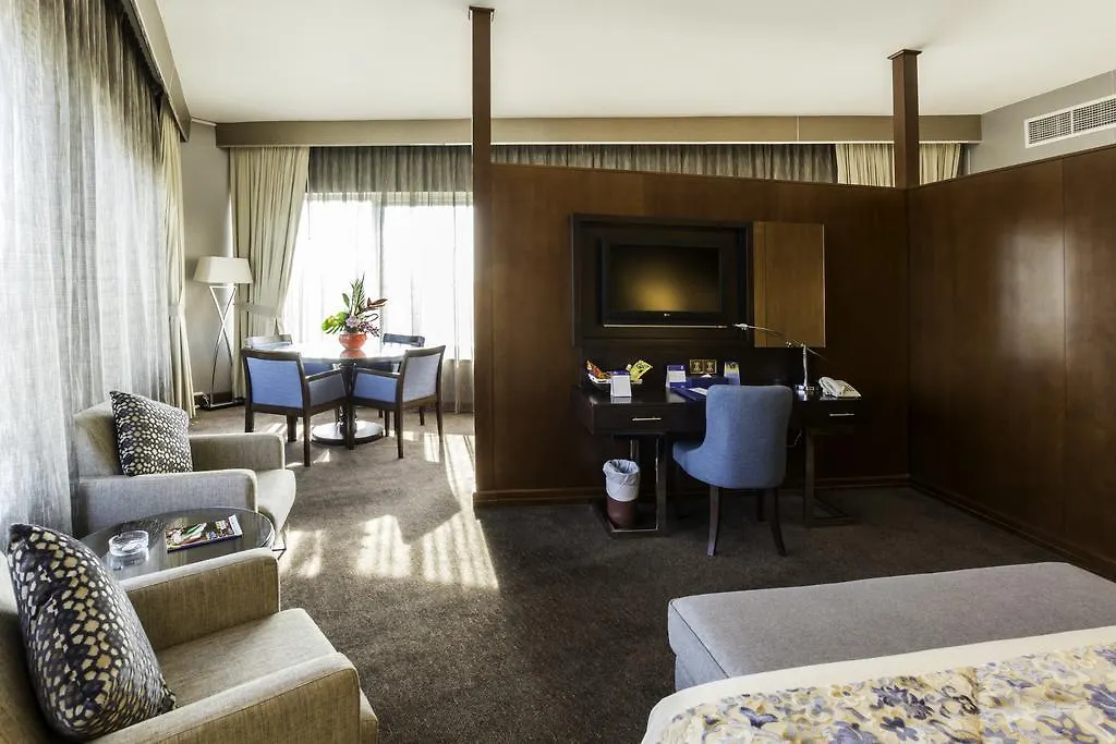 Howard Johnson Bur Dubai Hotel